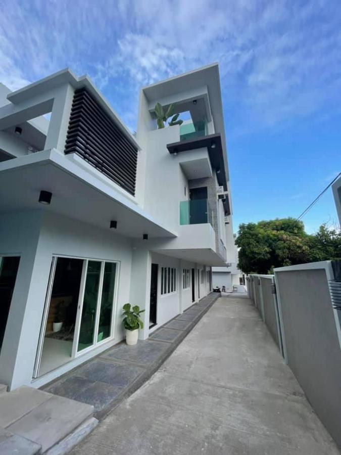 J Spazio Apartelle And Cafe Baranghauon Exterior photo