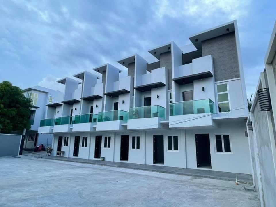 J Spazio Apartelle And Cafe Baranghauon Exterior photo