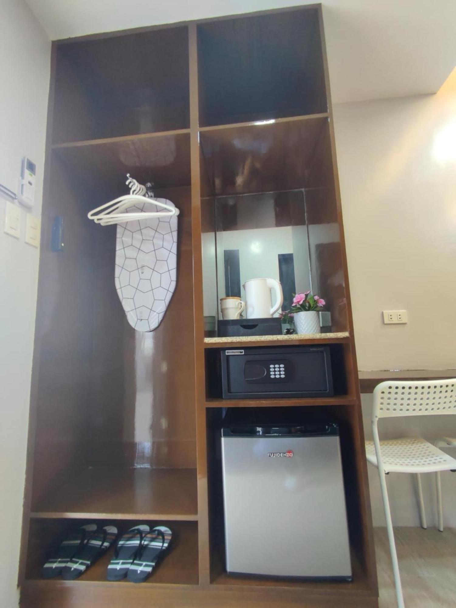 J Spazio Apartelle And Cafe Baranghauon Exterior photo
